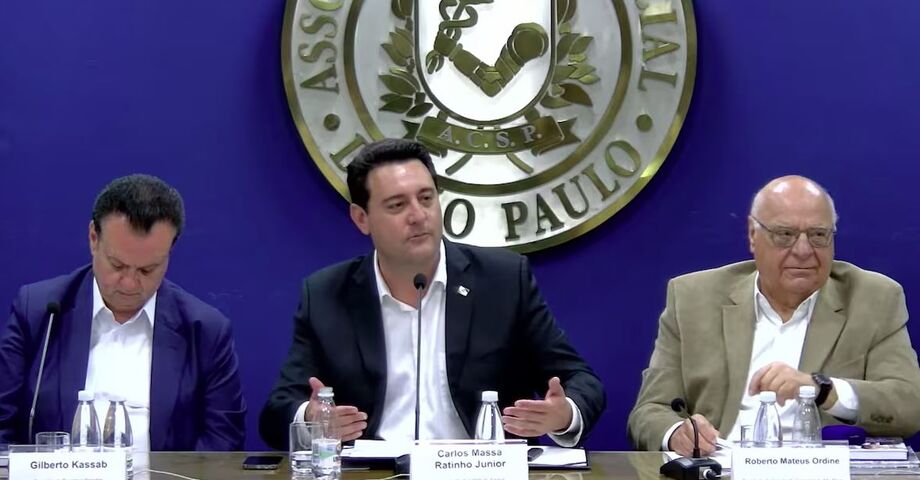 Ratinho Júnior defendeu solução política para pacificar o país e criticou PEC da Blindagem em evento em São Paulo.