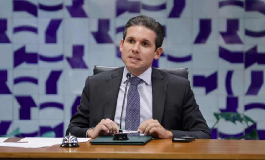 Presidente da Câmara, Hugo Motta, sinalizou abertura para ajustes em MP sobre compensações do IOF.