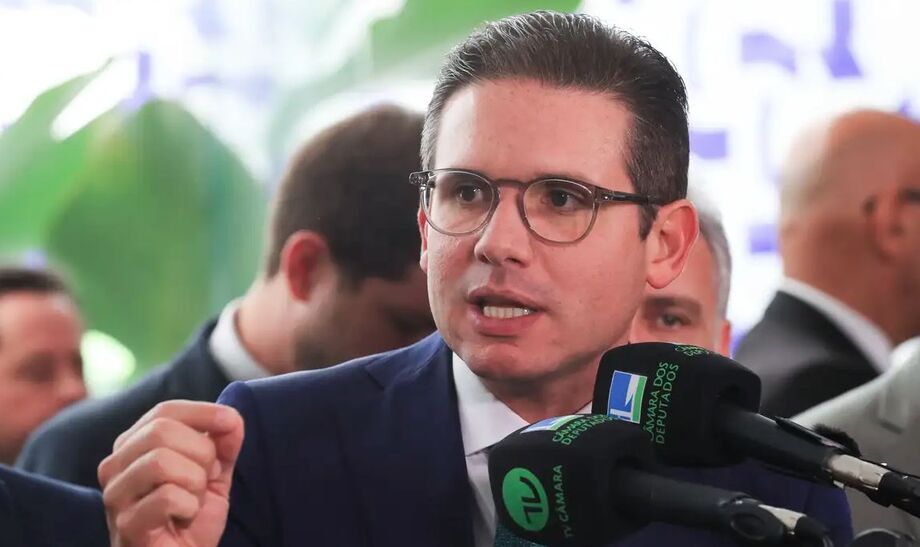 Presidente da Câmara, Hugo Motta, defende diálogo entre Brasil e EUA e comenta debate sobre anistia dos atos golpistas