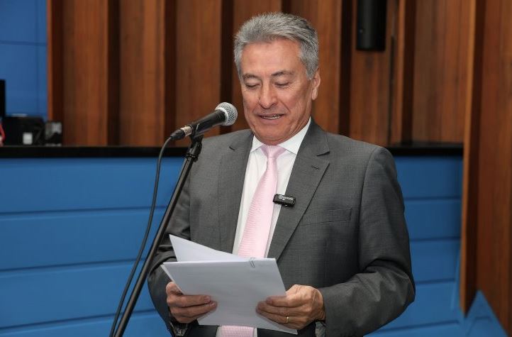 O deputado estadual Roberto Hashioka e sua esposa, a ex-deputada Dione Hashioka, marcaram presença na categoria caminhada