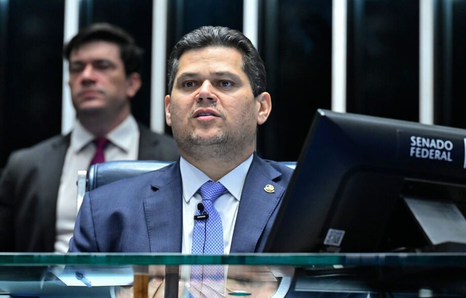 Alcolumbre adiou votação da segunda etapa da regulamentação da reforma tributária para terça-feira (30).