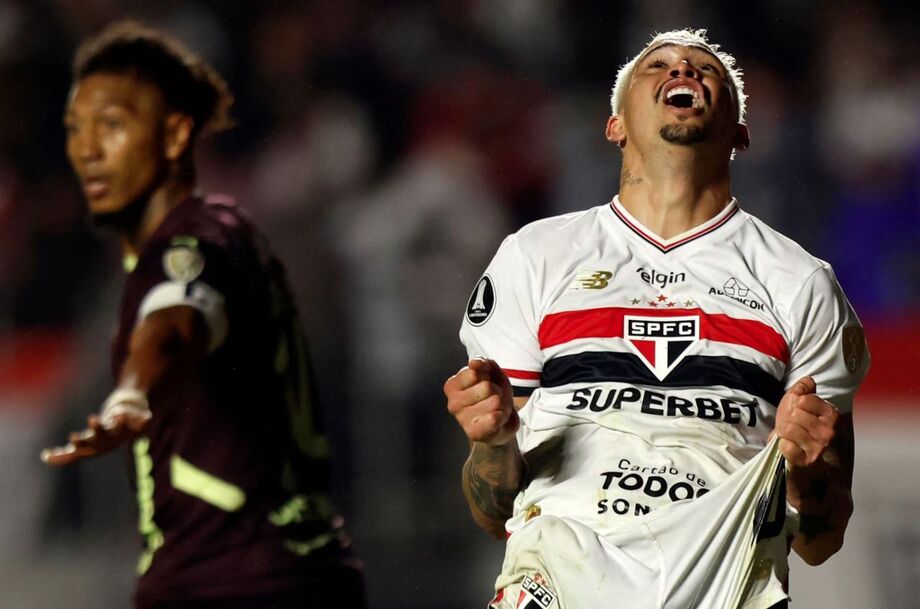 Luciano teve um gol anulado na eliminação diante da LDU, no MorumBis.