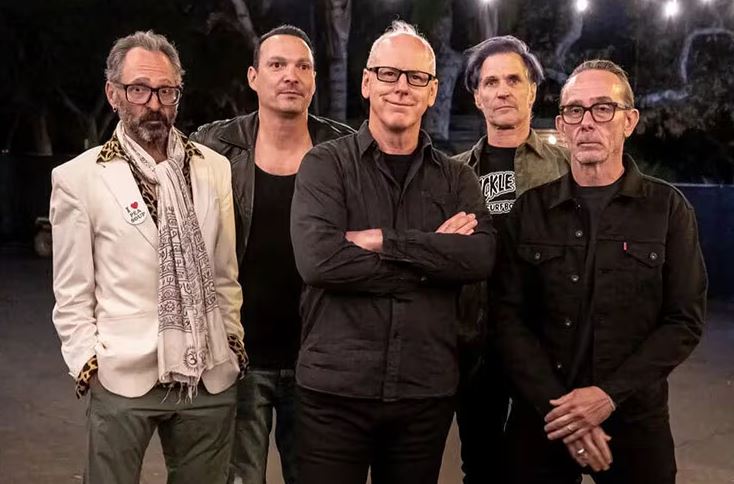 O Bad Religion se junta ao line-up do festival The Town em substituição ao Sex Pistols, no dia 7 de setembro, em São Paulo.