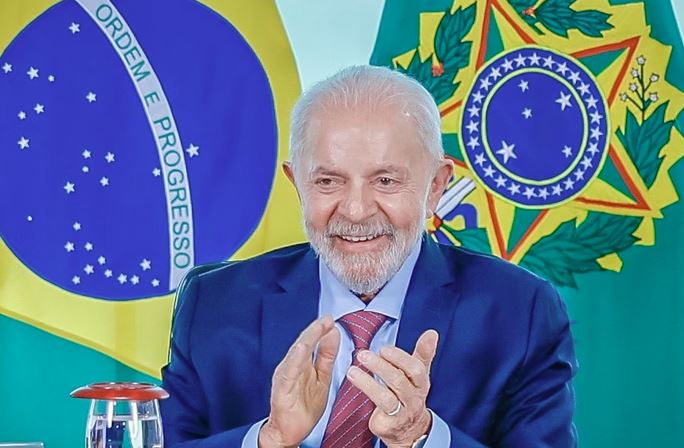Lula instala conselho popular para fiscalizar R$ 170 bi do novo acordo de Mariana e critica processo na Inglaterra.