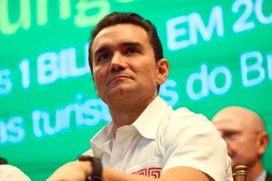 Celso Sabino anuncia saída do Ministério do Turismo após União Brasil deixar base do governo Lula.