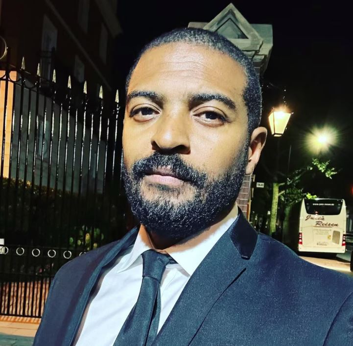 Noel Clarke é preso em Londres após perder processo contra o Guardian por denúncias de má conduta sexual.