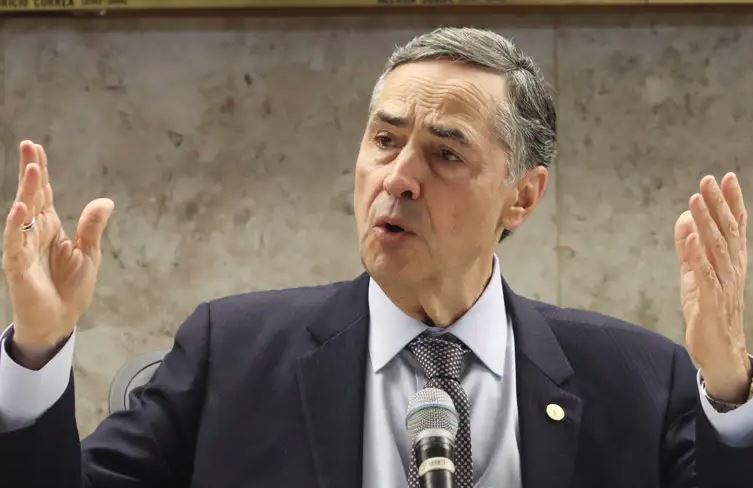 Barroso diz que pacificação virá após julgamentos do 8 de Janeiro; ministro deixa presidência do STF na segunda.