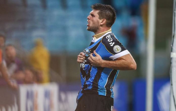 Ídolo gremista, Kannemann renova contrato até 2027 e chegará a 11 anos no clube.