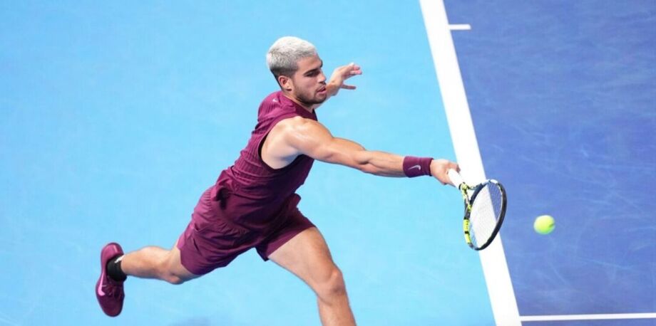 Depois de superar lesão no tornozelo, Alcaraz vence Nakashima por 2 sets a 0 e segue firme em Tóquio