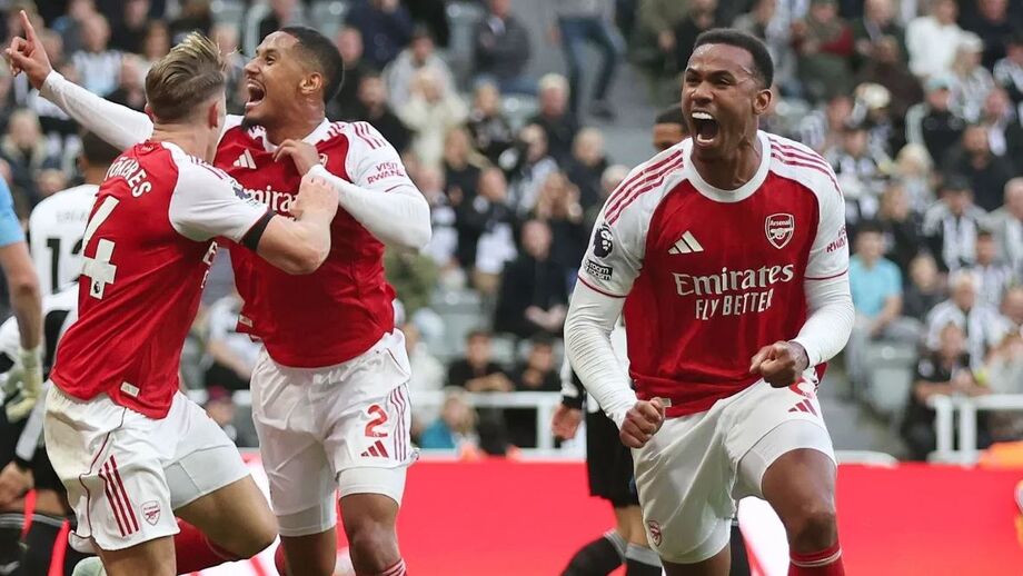 Gabriel Magalhães comemora gol nos acréscimos que garantiu a vitória do Arsenal contra o Newcastle fora de casa