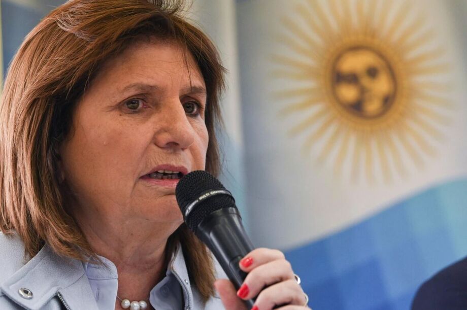 Patricia Bullrich, ministra de Segurança Nacional da Argentina, durante entrevista em que negou pedido para investigar jornalistas.