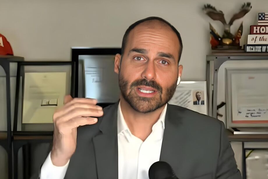 Eduardo Bolsonaro está ausente da Câmara desde julho deste ano