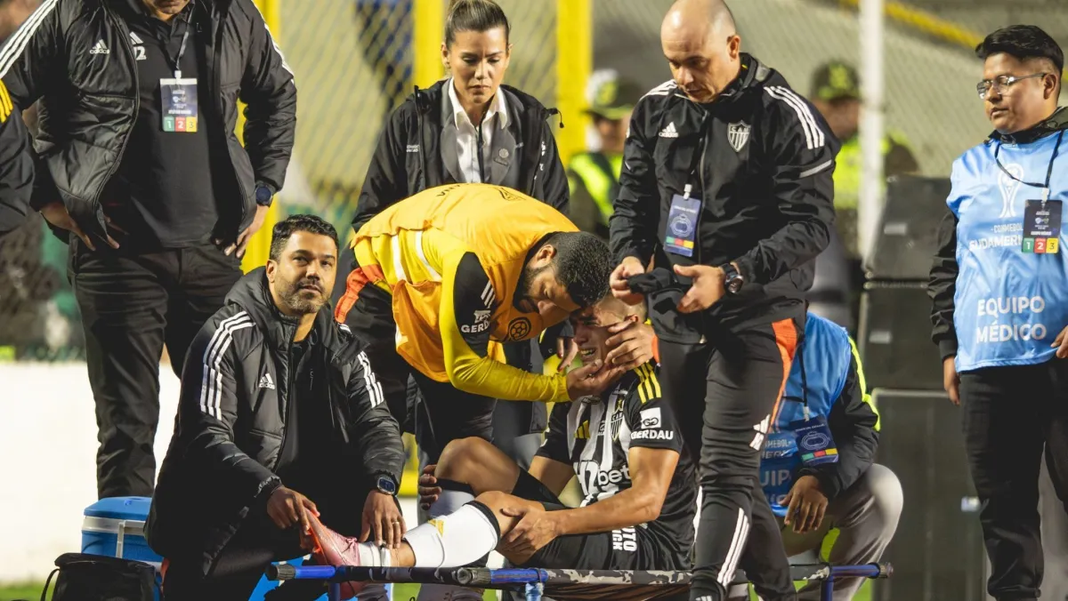 Cuello saiu lesionado do duelo com o Bolívar
