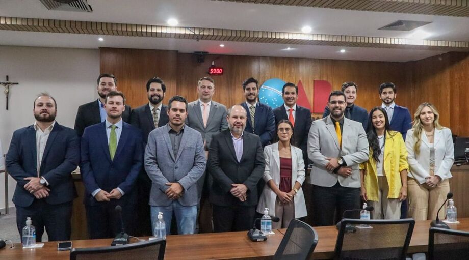 Membros da Comissão de Assuntos Agrários e Agronegócios da OAB/MS durante encontro que debateu contratos rurais e precedentes do STJ.