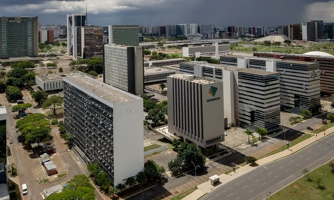 CGU abre 40 processos contra associações por cobrança ilegal de aposentados.