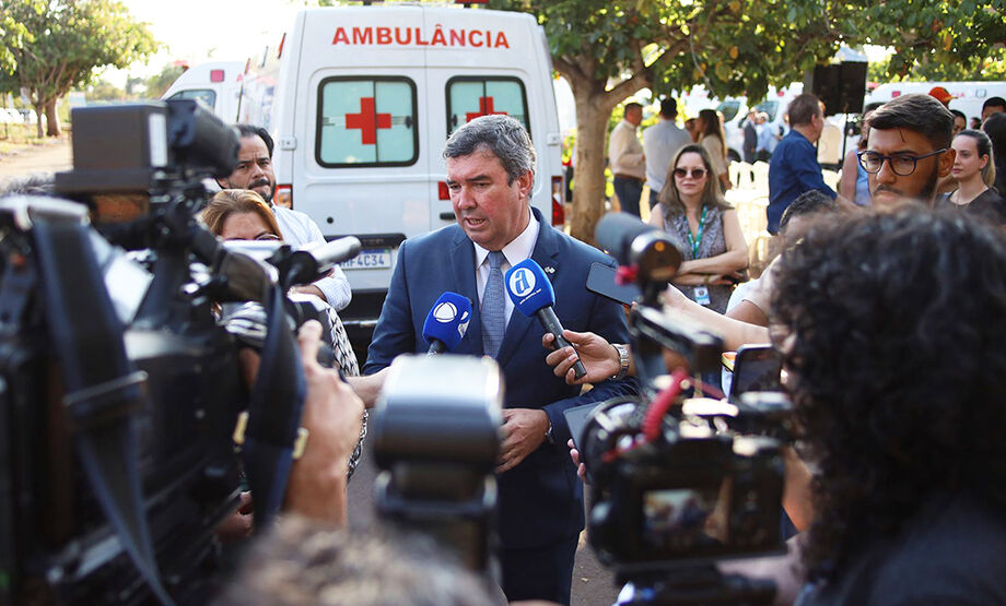 Governo de MS entrega veículos para reforçar saúde em municípios e aldeias com foco em arboviroses e mortalidade infantil.