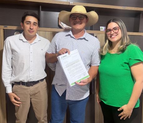 Reinaldo de Andrea, presidente da câmara, Haley Augusto de Sá Lima;,diretor geral palamentar e Franciane Nogueira, contadora.