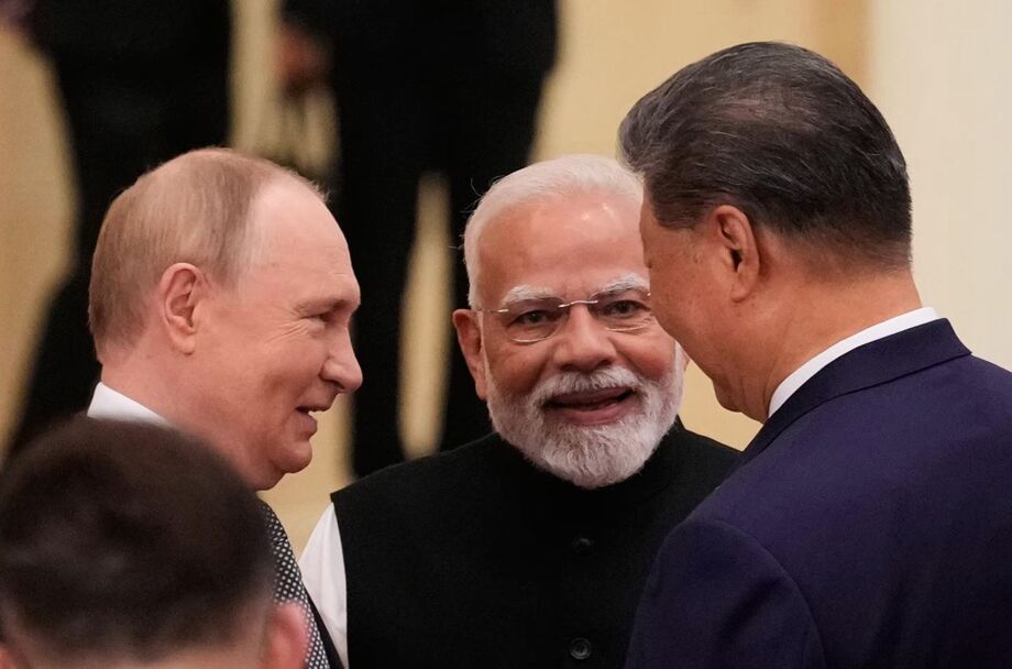 Putin, o primeiro-ministro indiano, Narendra Modi, e o presidente chinês, Xi Jinping, em Tianjin, China, na segunda-feira, 1º.