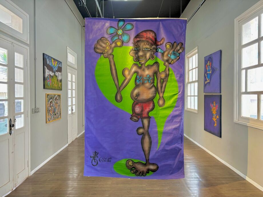 Grolli leva arte urbana e subjetividade feminina à Casa de Cultura em Campo Grande.