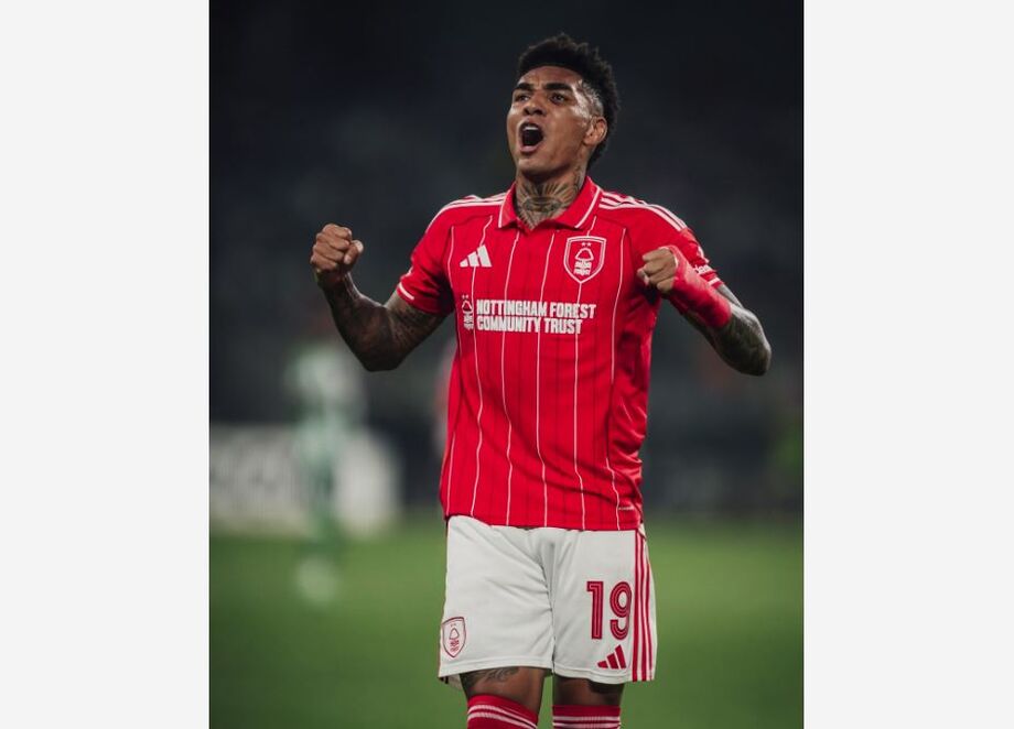 Igor Jesus anota dois gols pelo Nottingham Forest em empate com o Real Betis na Liga Europa.