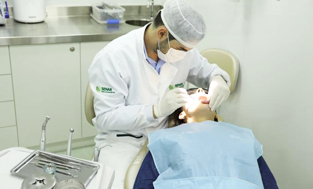 Unidades móveis do Senar/MS oferecem atendimento odontológico gratuito em sete cidades de Mato Grosso do Sul, com foco na saúde rural.
