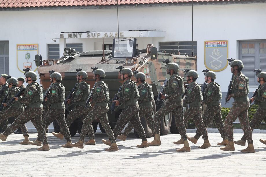 Exército não irá permitir manifestações em frente aos quartéis durante o julgamento de Jair Bolsonaro.