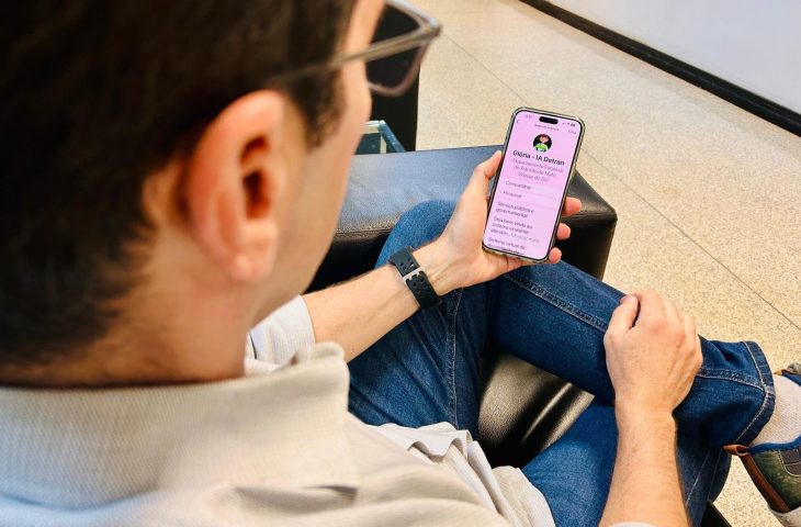Motoristas com placas final 3 e 9 têm até o fim do mês para licenciar veículos de forma 100% online