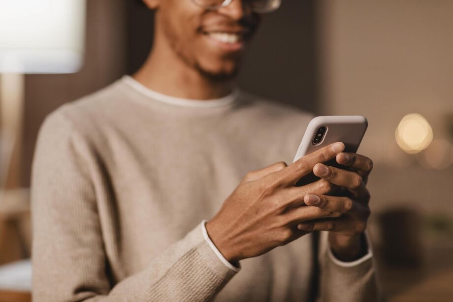 Passar poucos dias sem o celular já tende a causar alterações no cérebro, sugere estudo