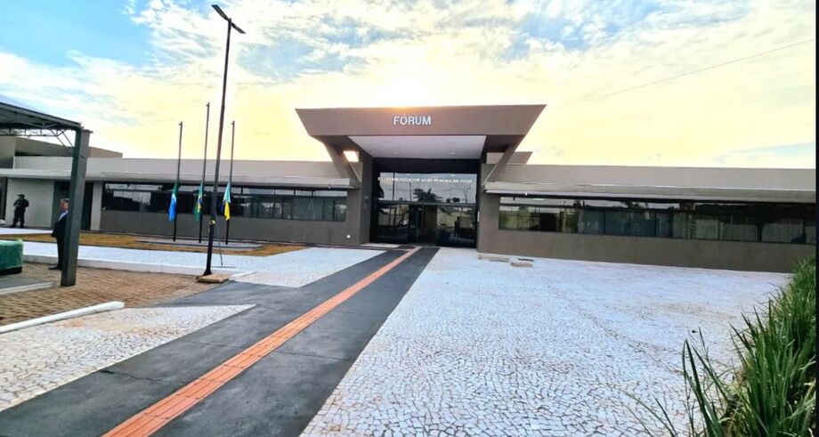 Fachada do novo Fórum da Comarca de Maracaju, inaugurado com estrutura moderna, acessível e sustentável