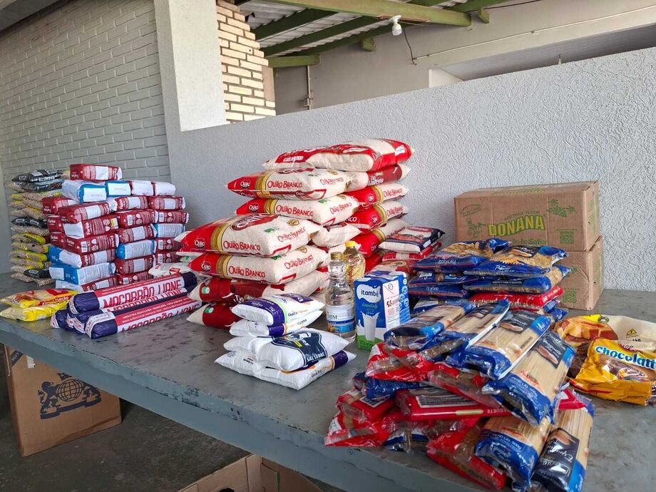 Campanha de troca por mudas arrecada alimentos para idosos em Campo Grande.
