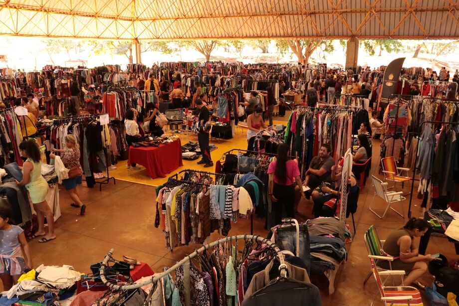 Feira de brechós acontece neste sábado em Campo Grande com entrada gratuita e milhares de peças a preços acessíveis