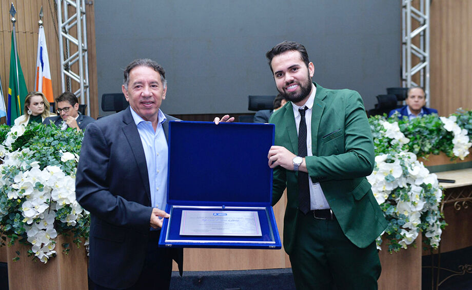 Câmara de Aparecida do Taboado concede título de cidadão a Gerson Claro por serviços prestados à cidade
