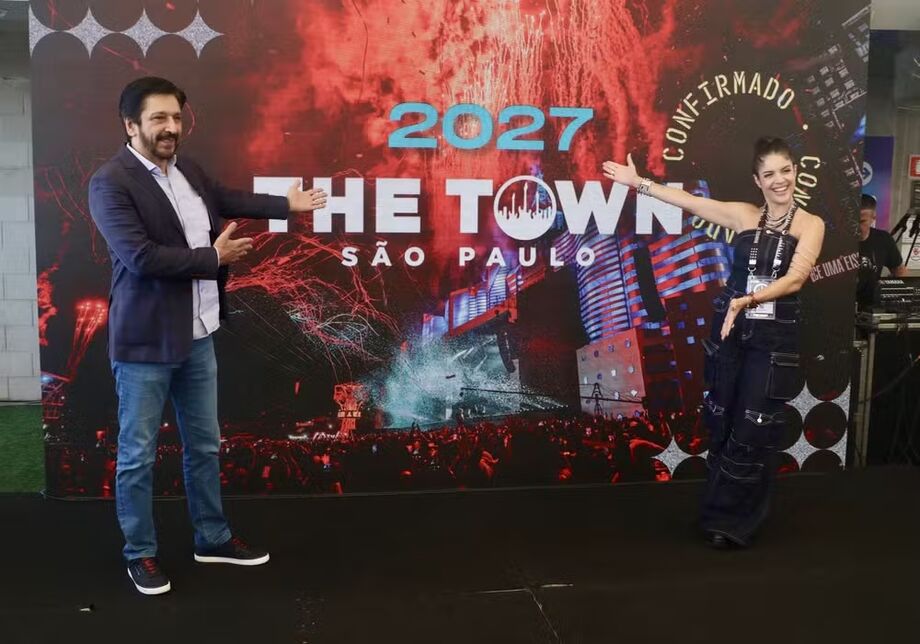O prefeito de São Paulo, Ricardo Nunes, apresenta o anúncio oficial da terceira edição do The Town, marcada para 2027 no Autódromo de Interlagos.