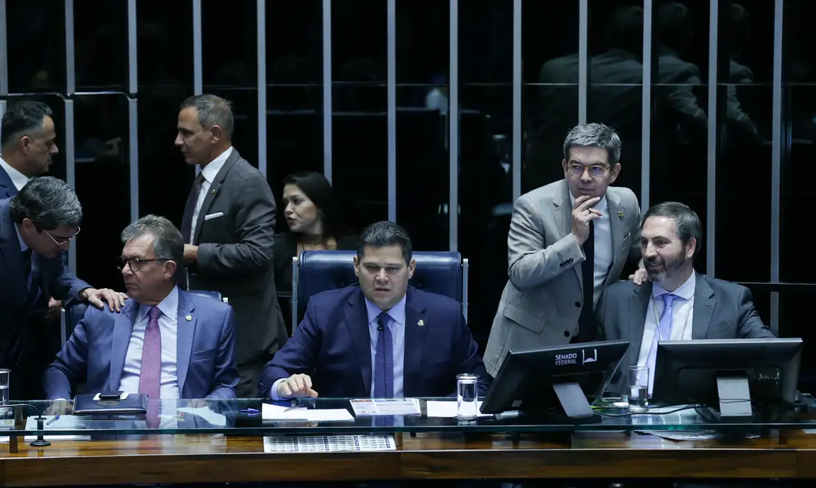 Senado aprova projeto para reduzir impacto do tarifaço dos EUA sobre exportadores.