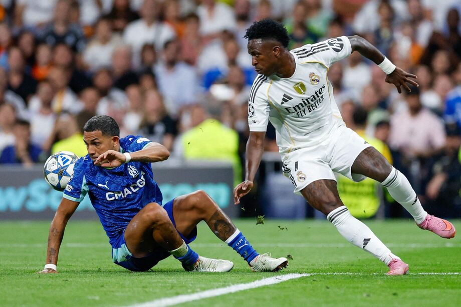 Em lance armado por Vinícius Júnior, atleta do time francês cometeu penalidade que levou ao gol da vitória merengue.