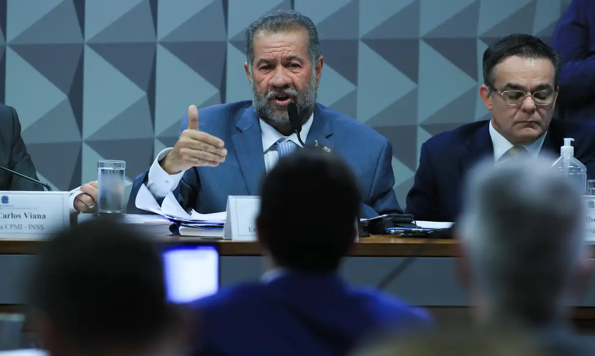 Lupi afirma que governo acompanhava denúncias, mas não tinha dimensão das fraudes no INSS.