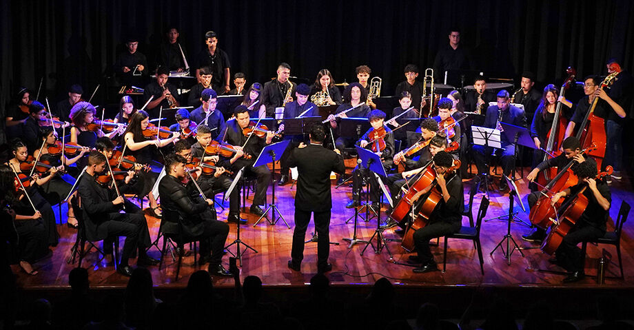 Orquestra Jovem Sesc MS durante apresentação; grupo volta aos palcos com o concerto Rock in Concert em Campo Grande