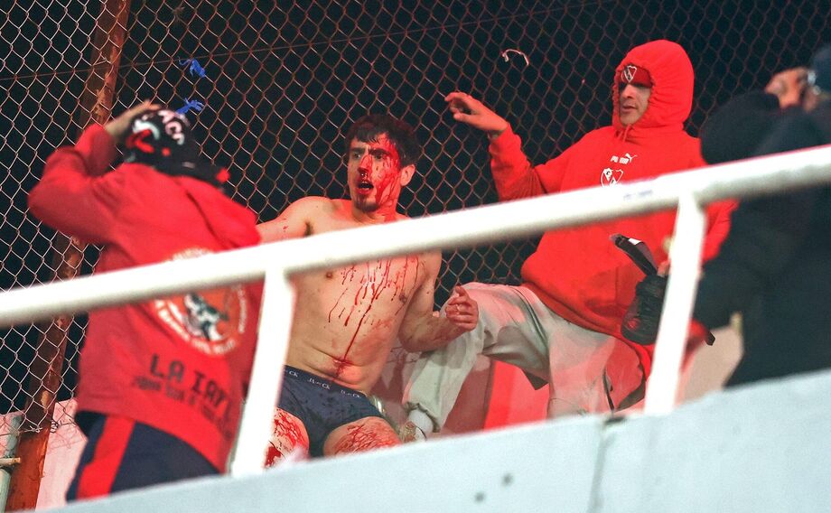 Cenas de violência em Avellaneda chocaram o mundo do futebol.