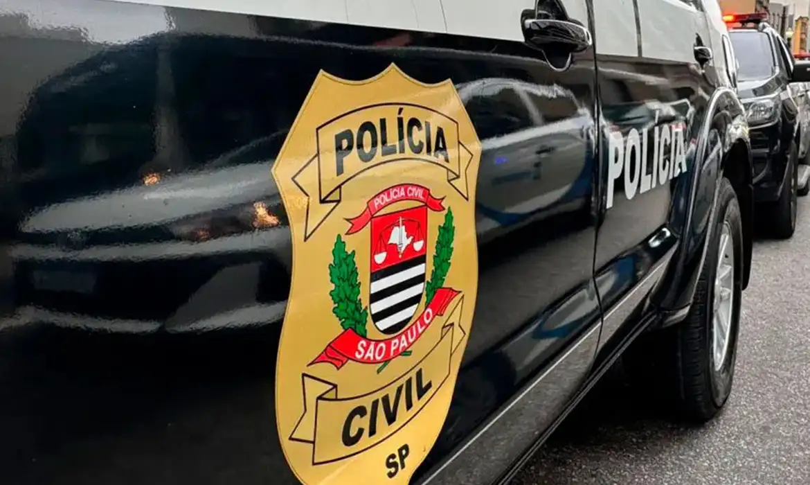 Polícia fecha fábrica clandestina de bebidas e prende dois em Americana, SP.