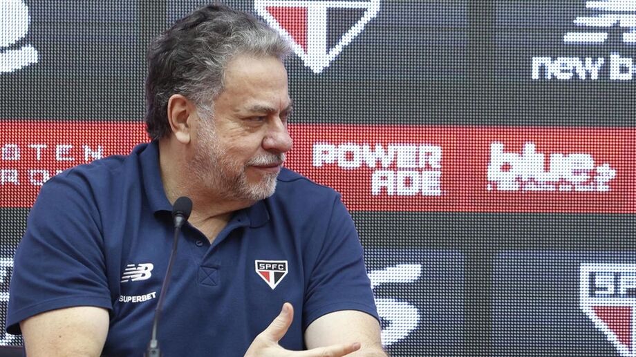 Julio Casares, presidente do São Paulo, vive crise na gestão do clube.