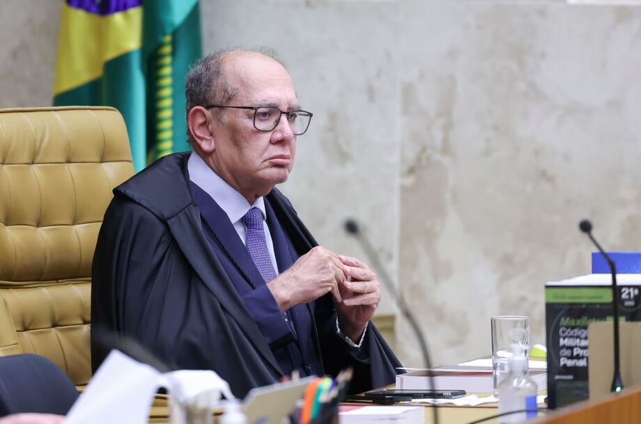Ministro Gilmar Mendes em sessão plenária do STF.