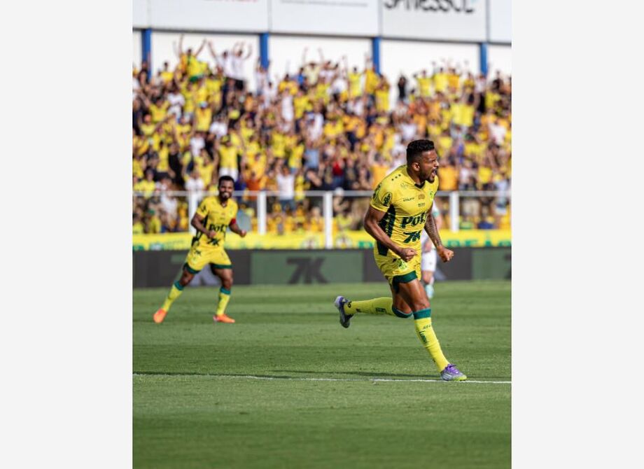 Experiente Reinaldo foi responsável por um dos gols do Mirassol sobre o Juventude.