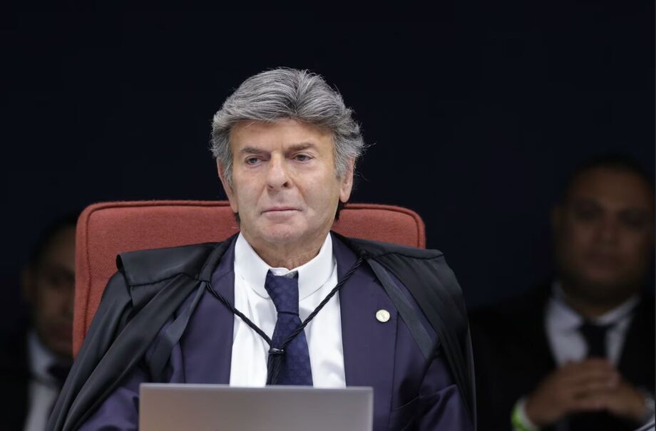 Fux divergiu de Moraes e votou para absolver Bolsonaro.