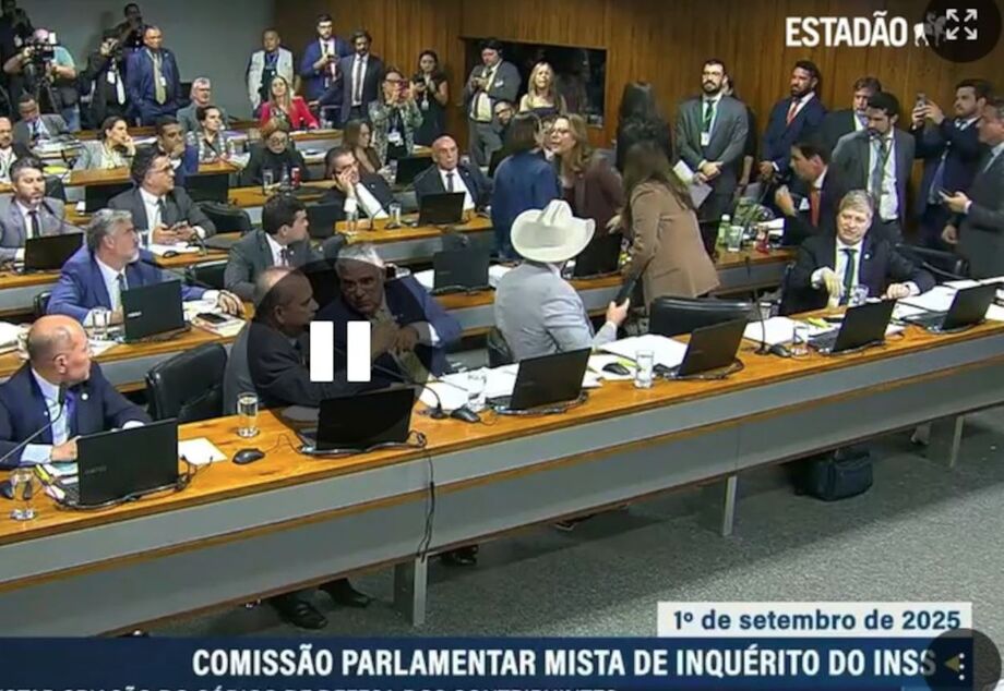 Parlamentares brigam na CPI do INSS.