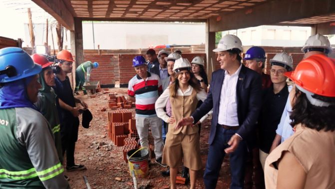 Ministro Camilo Santana entrega obras e anuncia pacote de investimentos em saúde e ensino em Dourados.