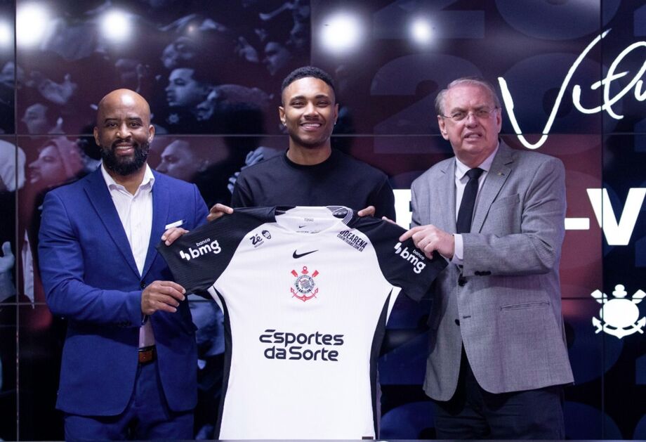 Vitinho foi apenas o segundo reforço do Corinthians no ano