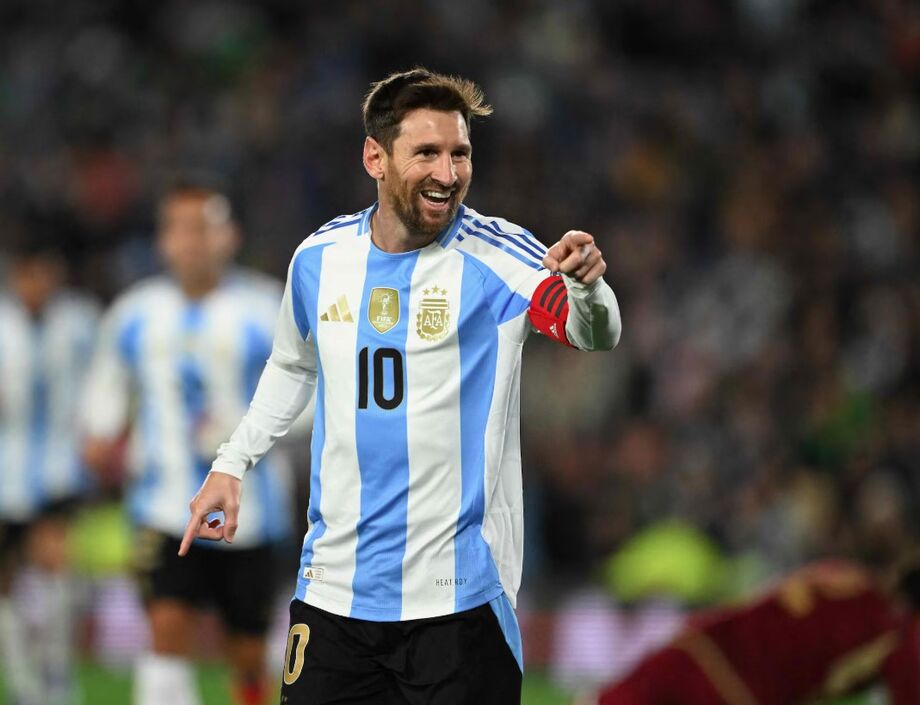 Messi fez dois gols na vitória da Argentina por 3 a 0 sobre a Venezuela
