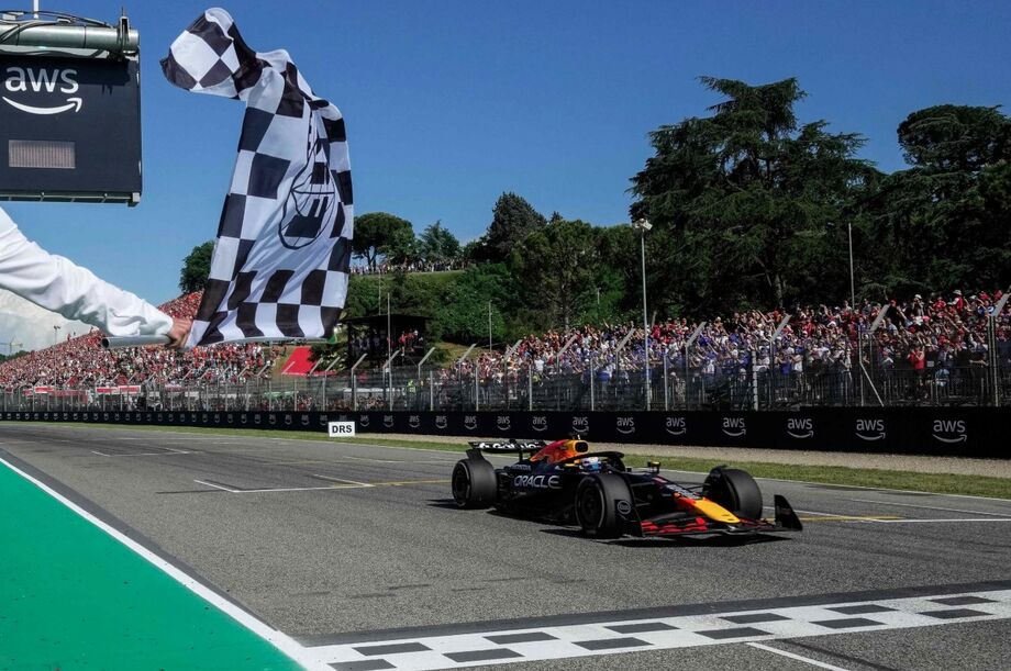 Verstappen vence na Itália após erro da McLaren e disputa intensa com Norris
