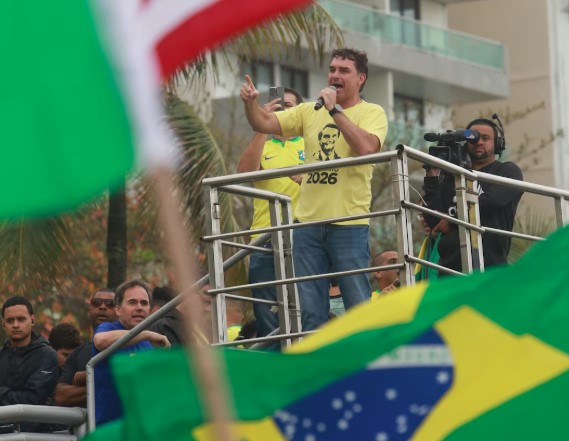 O senador Flávio Bolsonaro no ato do 7 de Setembro em Copacabana, no Rio de Janeiro