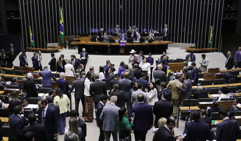 Plenário da Câmara aprovou a PEC da Blindagem